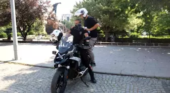 Afyonkarahisar'da Motosikletli Polisler YKS Adaylarına Yardımcı Oldu