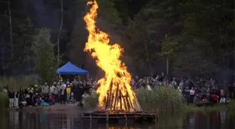 Finlandiya'da Yaz Gündönümü Festivali Coşkuyla Kutlandı