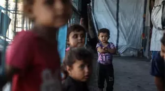 Gazze'de İsrail Saldırıları Nedeniyle Çocuklar Okullarda Yaşıyor