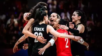 Bakan Osman Aşkın Bak, A Milli Kadın Voleybol Takımı'nı Tebrik Etti