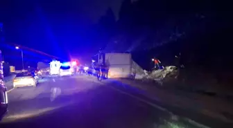 Bilecik'te Beyaz Eşya Yüklü Çekici Devrildi: 1 Ölü, 1 Yaralı