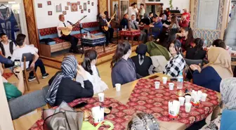 Erzurum'da Öğrenciler Tarihi Atmosferde Mezuniyet Coşkusunu Yaşadı