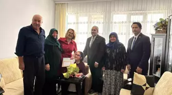 Sağlık Sorunları Nedeniyle Evde Eğitim Alan Öğrenci Mezun Oldu