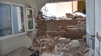 İzmir'de Onat Tüneli İnşaatı Sırasında Ev Çöktü