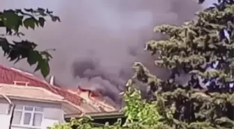 Kadıköy'de 5 Katlı Binanın Çatısında Yangın
