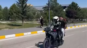 Sivas'ta Sınava Geç Kalan Öğrenciye Polis Yardımı