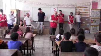 Türk Kızılay Siirt Şubesi Öğrencilere Hediyeler Dağıttı