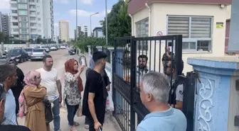 YKS Sınavına 1 Dakika Geç Kalan Adaylar Gözyaşlarına Boğuldu
