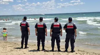 Tekirdağ'da Fırtınaya Rağmen Denize Girmek İsteyenlere Jandarma ve Sahil Güvenlik Uyardı