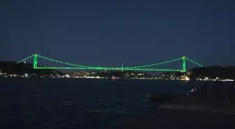 Fatih Sultan Mehmet Köprüsü, Skolyoz Farkındalık Günü İçin Yeşil Aydınlatıldı