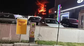 İzmir'de Pimapen Deposunda Yangın Çıktı