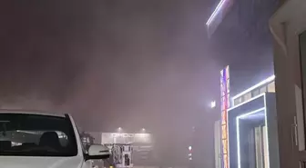 İzmir'de Pimapen Deposunda Yangın Kontrol Altına Alındı
