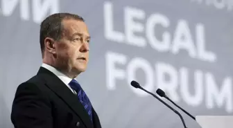 Medvedev: Trump, Barışçı Başkan Olmasına Rağmen Yeni Bir Savaş Başlattı