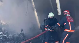 Adapazarı'ndaki Traktör Bayisinde Yangın Çıktı