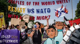 Lahey'de NATO Zirvesi Öncesi Protesto Gösterisi