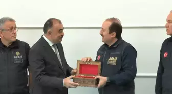 Azerbaycan Büyükelçisi'nden AFAD Personeline Rozet