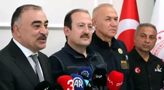 Azerbaycan Büyükelçisi Mammadov, AFAD Personeline İşbirliği Rozeti Takdim Etti