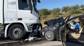 Bursa'da Otomobil ve Tır Çarpıştı: 1 Ölü, 2 Yaralı