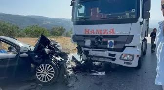 İznik'te TIR ile çarpışan otomobilde 1 kişi hayatını kaybetti, 2 yaralı