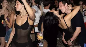 Dua Lipa, katıldığı geceye transparan elbisesi ile damga vurdu