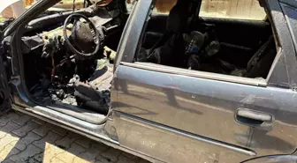 Eğirdir'de Park Halindeki Otomobil Alev Aldı