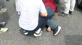 Sakarya'da Otomobil ve Motosiklet Çarpıştı: Motokurye Yaralı
