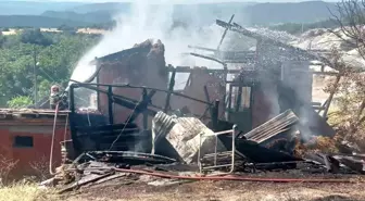 Sakarya'nın Taraklı ilçesinde yangın: Ahşap ev ve ahır zarar gördü