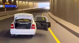 Şanlıurfa'da Seyir Halindeki Otomobilin Kapıları Açık Yol Aldı