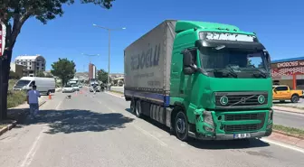 Sivas'ta TIR'ın Çarptığı Yaya Ağır Yaralandı