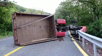 Kartepe'de Traktör Devrildi, Sürücü Ağır Yaralandı