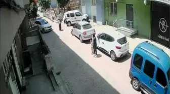 Darıca'da kadın sürücü evin duvarını yıktı