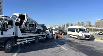 Başakşehir'de Trafik Kazası: 2 Yaralı