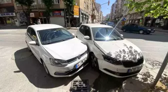 Eskişehir'de Kadın Sürücülerin Karıştığı Trafik Kazası