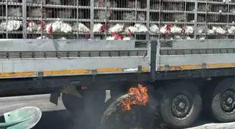 Konya'da Canlı Tavuk Dolu Tırda Yangın Paniği