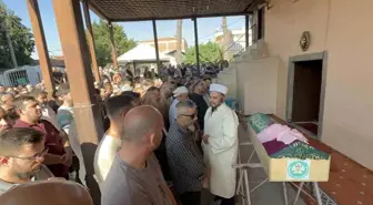Tatilde Havuzda Hayatını Kaybeden 3 Yaşındaki Nazlı Sarıl, Gözyaşlarıyla Toprağa Verildi