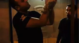Mahsur Kalan Yavru Kediyi İtfaiye Ekipleri Hayata Döndürdü