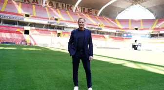 Kayserispor'un Yeni Teknik Direktörü Gisdol, 8 Yardımcı ile Sezona Başlıyor