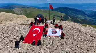 Ilgaz Dağı'nda Yıpranan Türk Bayrağı Değiştirildi
