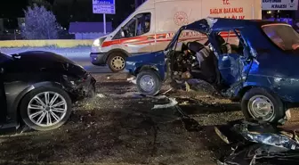Adapazarı'nda Trafik Kazasında 5 Kişi Yaralandı