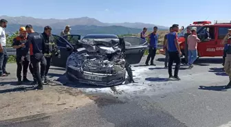 Adilcevaz Kaymakamı ve Şoförü Trafik Kazasında Yaralandı