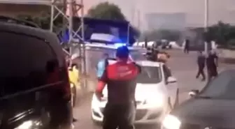 İzmir'de Orman Yangını: Foça'da Evler Tahliye Edildi