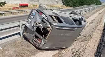 Beypazarı'nda Lastiği Patlayan Araç Takla Attı: 2 Yaralı