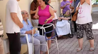 Antalya'da Apartmanda Yangın: Yaşlı Çift Kurtarıldı