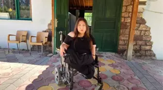 Yüzde 95 Engelli Ferdane Özkale, Azmiyle Diyetisyen Oldu