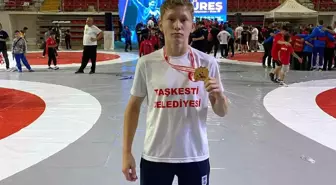 Ahmet Zeyd Özer, U14 Türkiye Güreş Şampiyonu Oldu