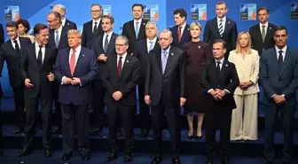 Erdoğan, NATO Zirvesi'nde liderlerle aile fotoğrafı çektirdi