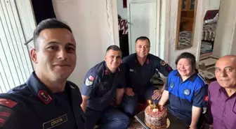 Jandarma, Down Sendromlu Kızın Doğum Gününü Sürprizle Kutladı