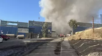 Kocaeli'de Hurda Sahasında Yangın Kontrol Altına Alındı