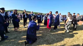 Bartın Üniversitesi Mezuniyet Töreninde Sürpriz Evlilik Teklifi
