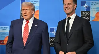 Rutte'ye açık açık soruldu: Trump'ı bu kadar övmeniz normal mi?